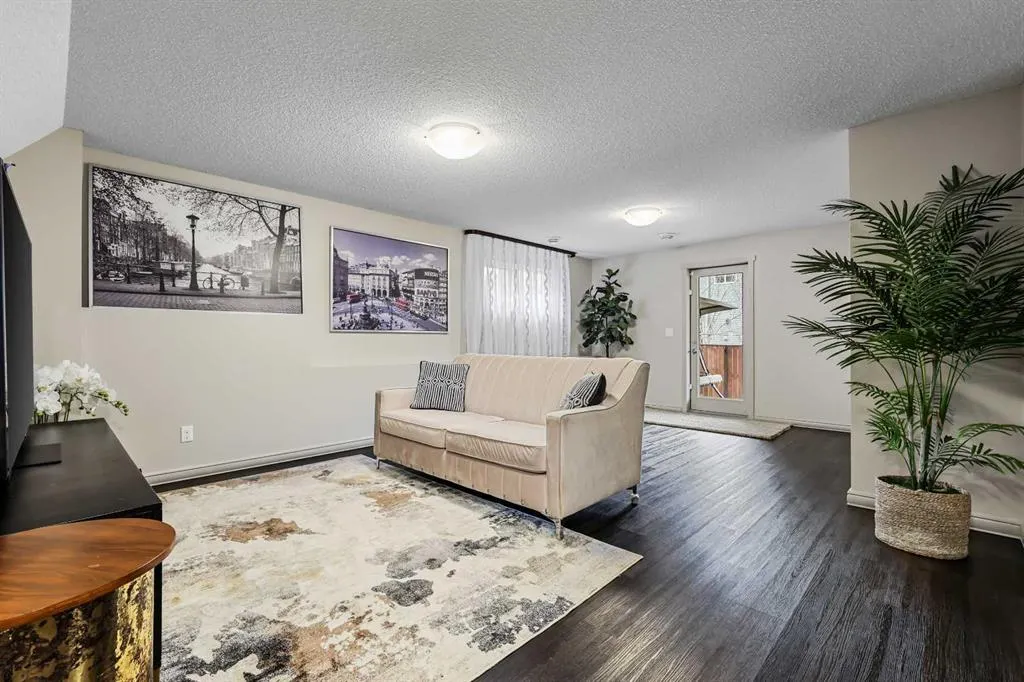 20 Walden View SE