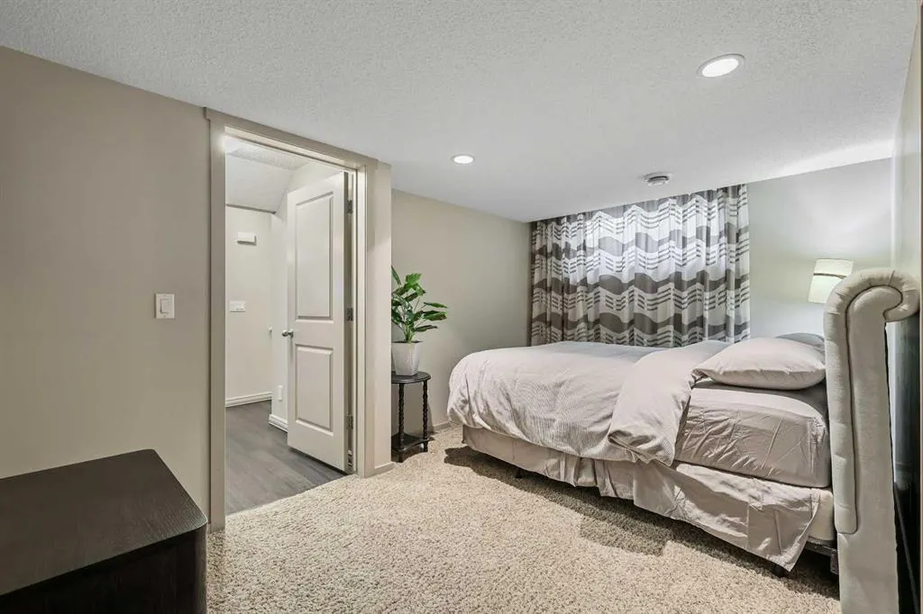 20 Walden View SE