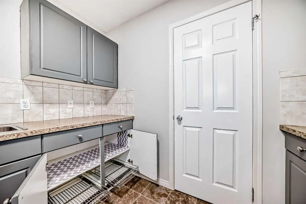1010 Railway Street, #312