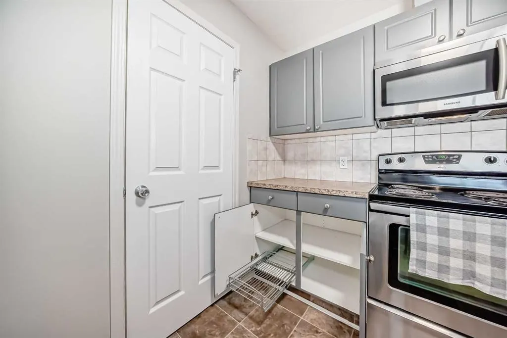 1010 Railway Street, #312