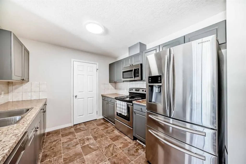 1010 Railway Street, #312