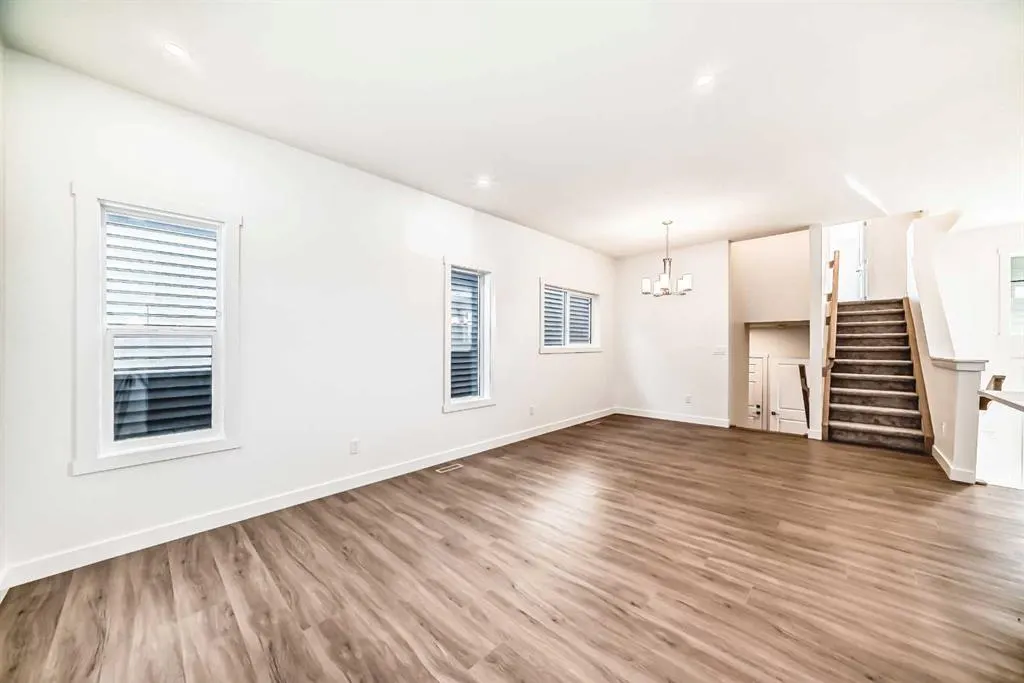 367 Homestead Grove NE