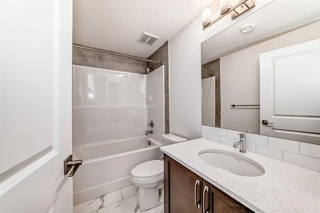 367 Homestead Grove NE