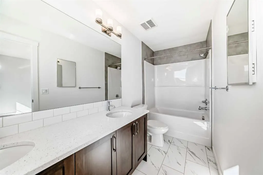367 Homestead Grove NE