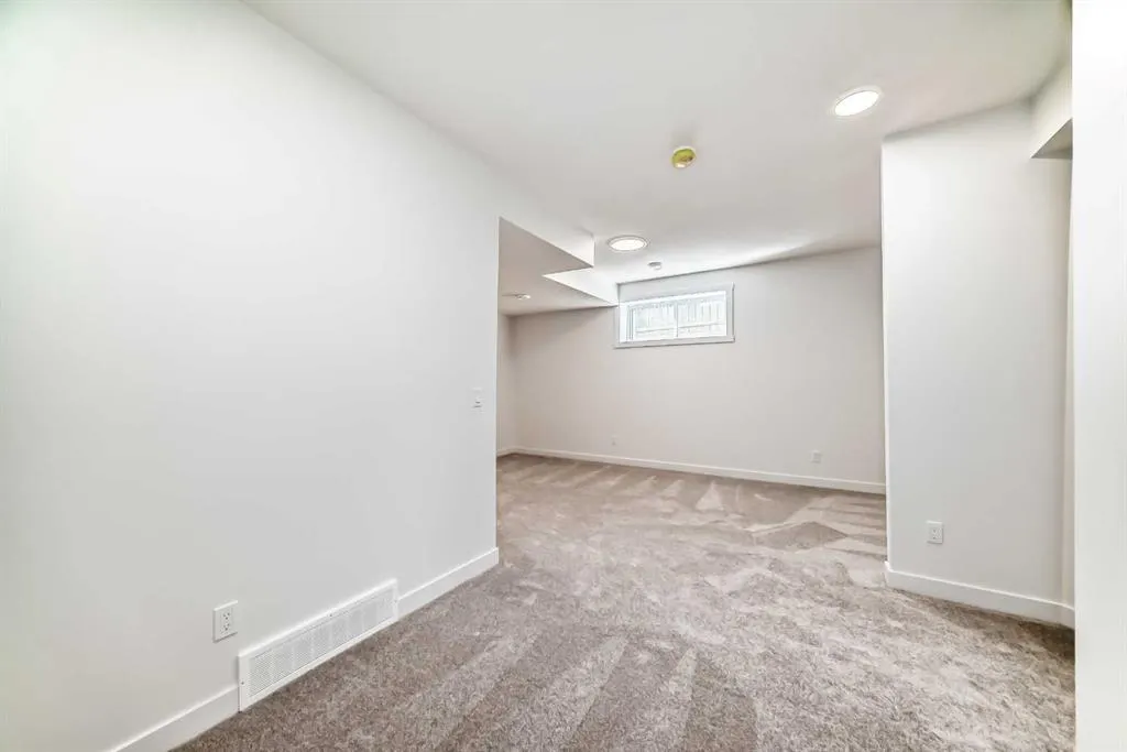367 Homestead Grove NE