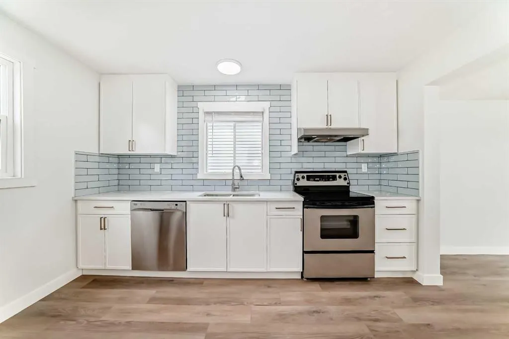 24 Castlebrook Rise NE