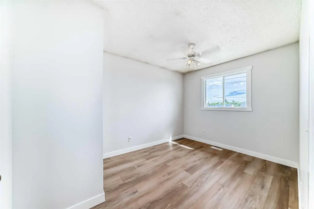 24 Castlebrook Rise NE