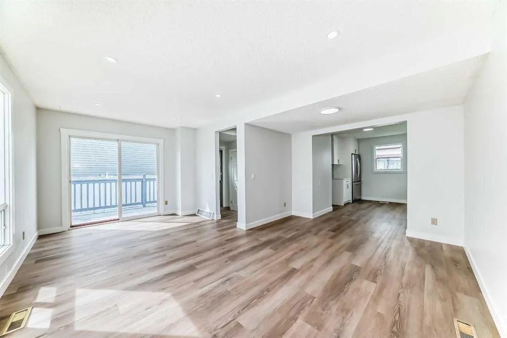 24 Castlebrook Rise NE