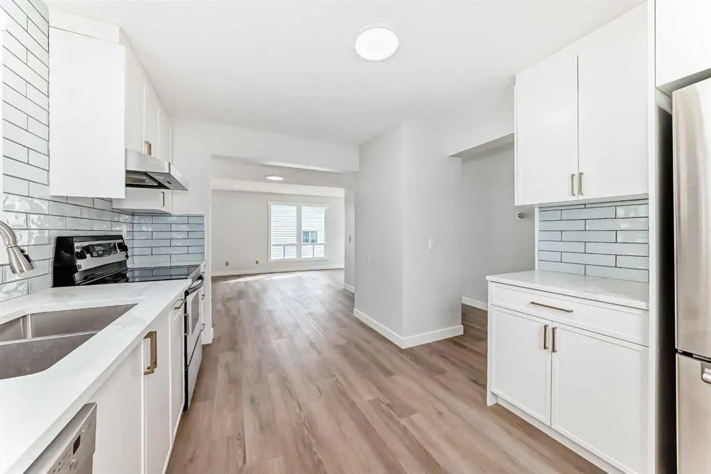 24 Castlebrook Rise NE