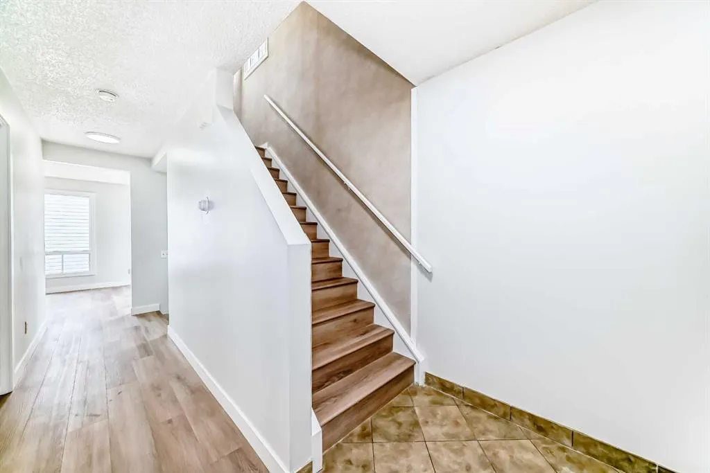 24 Castlebrook Rise NE