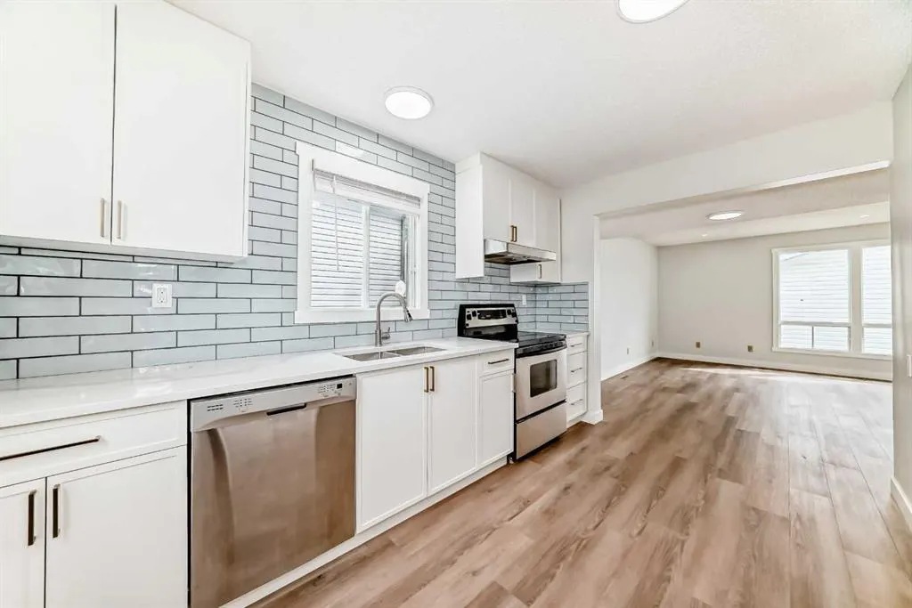 24 Castlebrook Rise NE