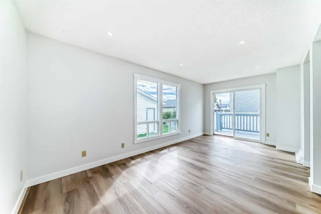 24 Castlebrook Rise NE