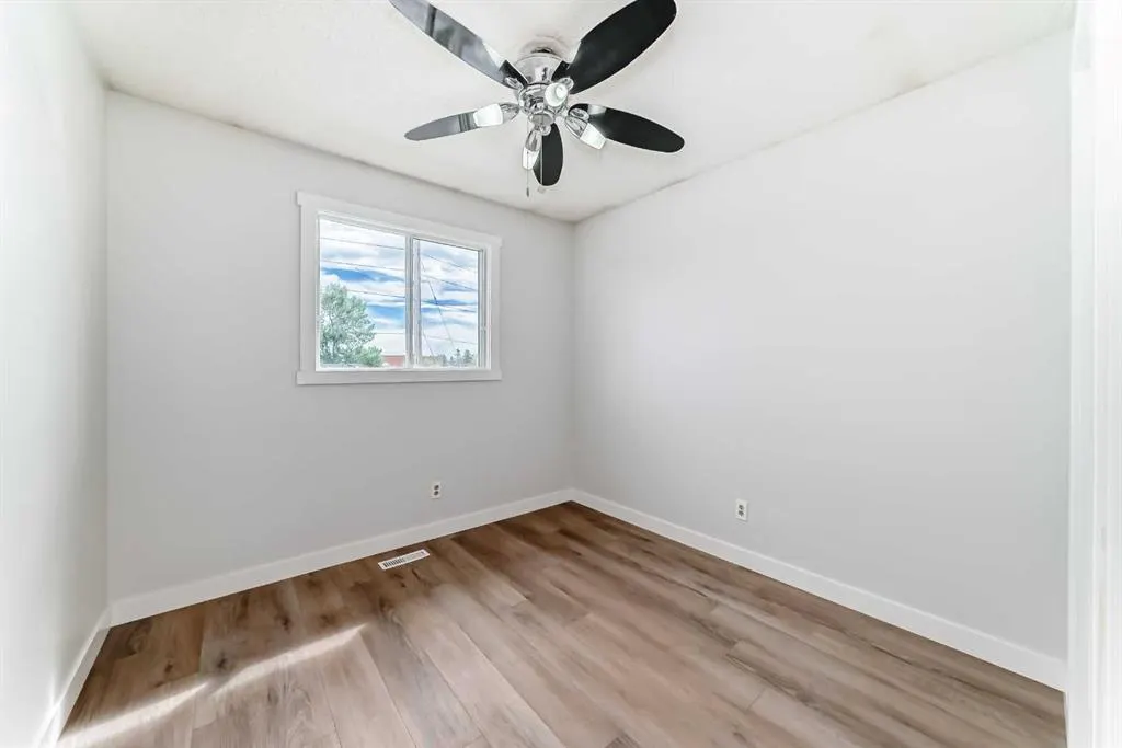 24 Castlebrook Rise NE