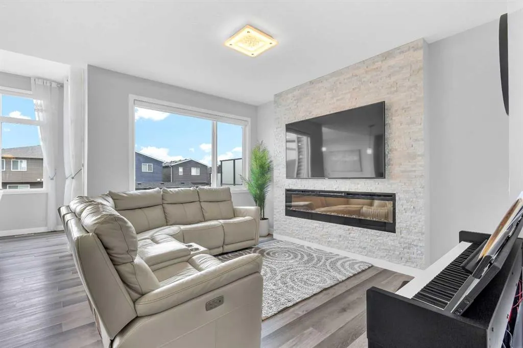 89 howse Common NE