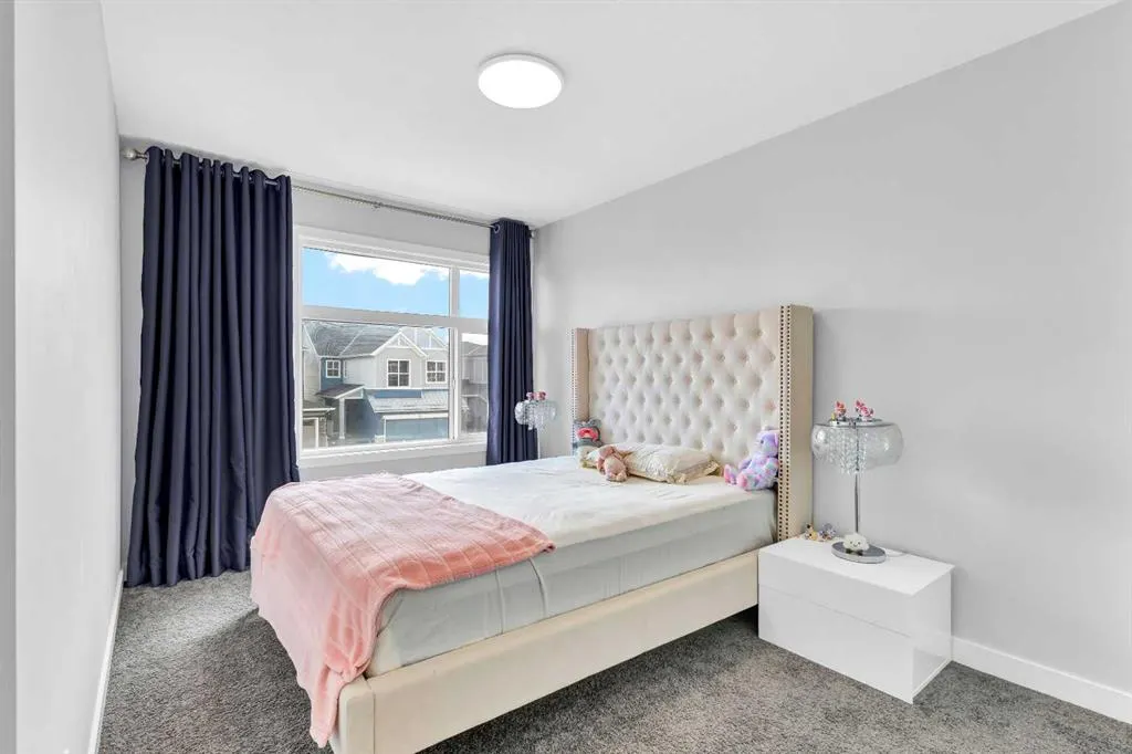 89 howse Common NE