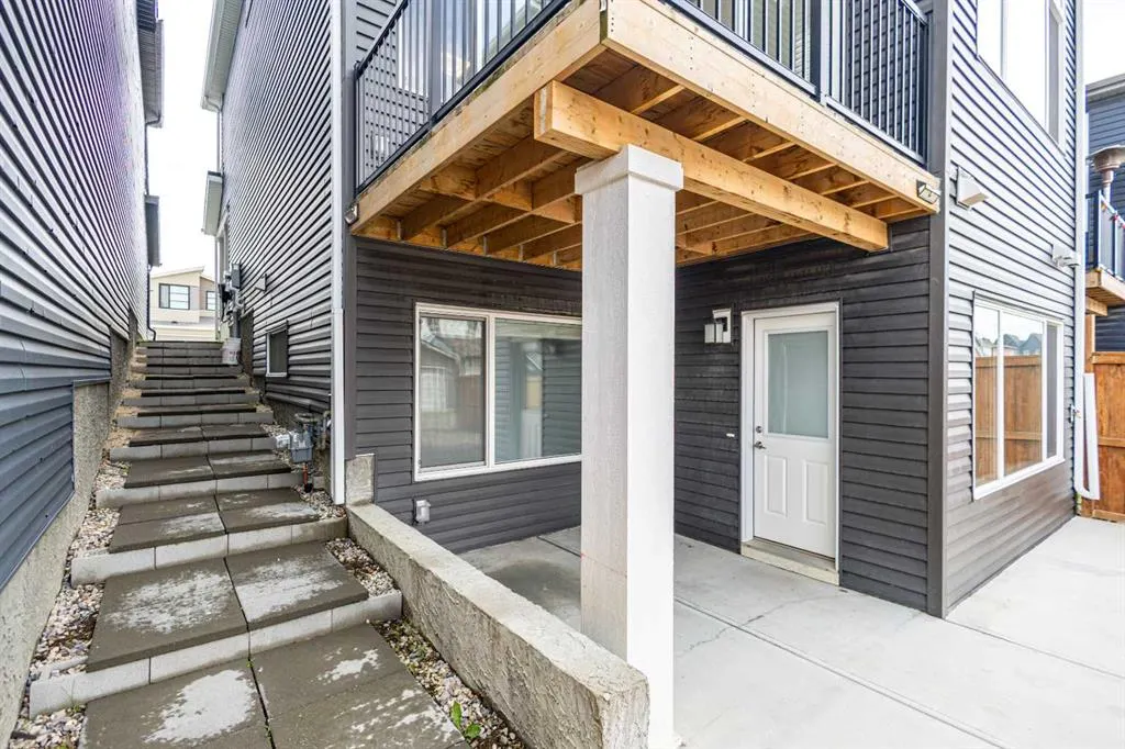 89 howse Common NE