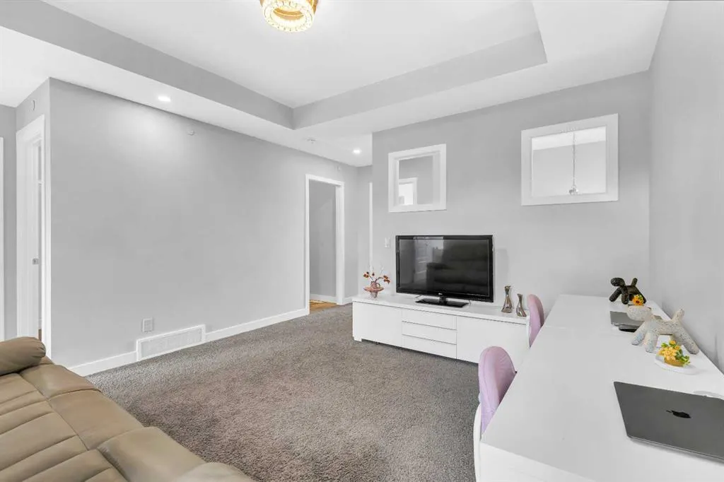 89 howse Common NE
