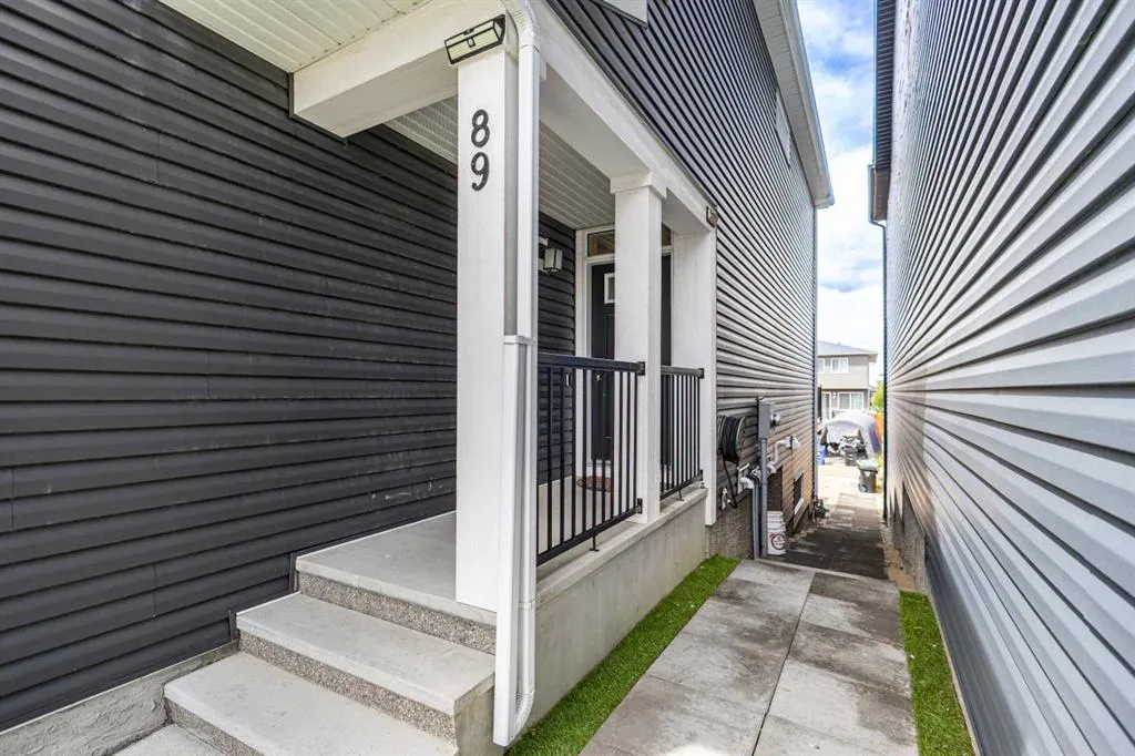 89 howse Common NE