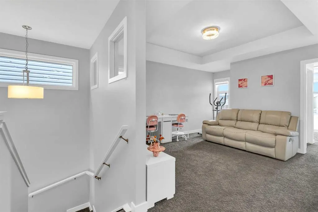 89 howse Common NE