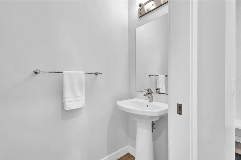 89 howse Common NE