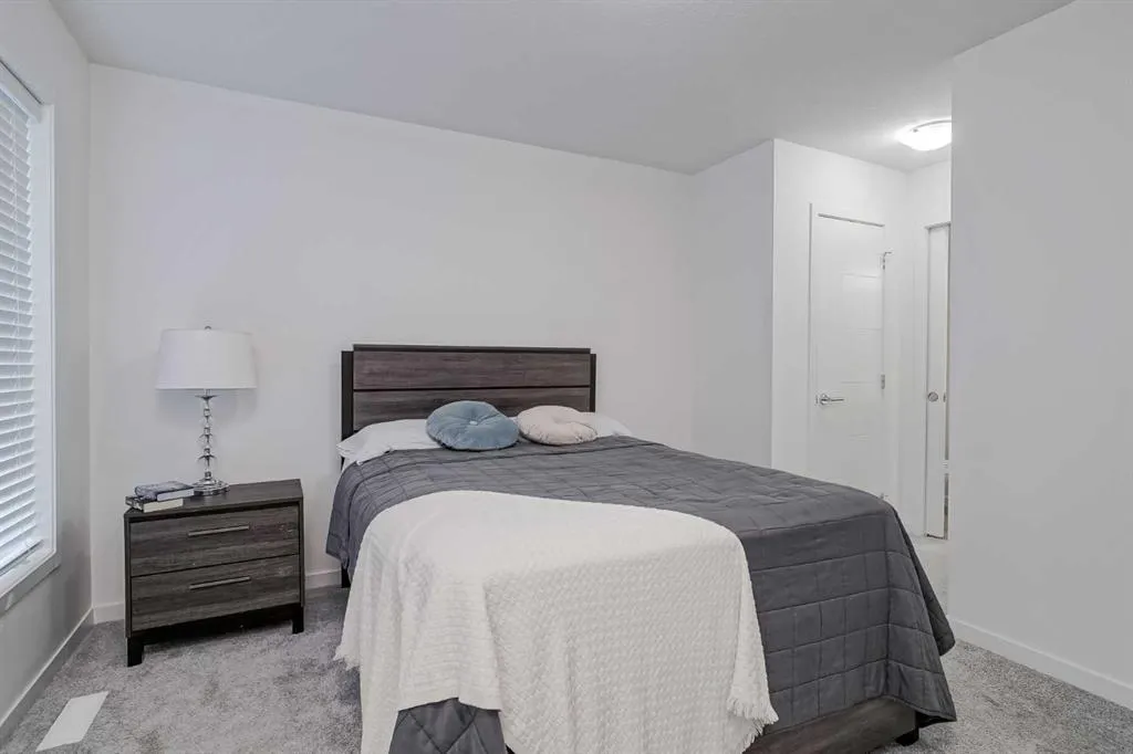 25 South Point Manor SW