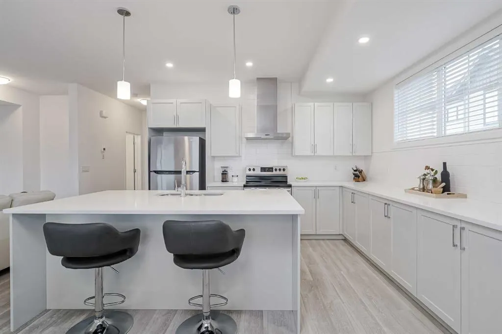 25 South Point Manor SW