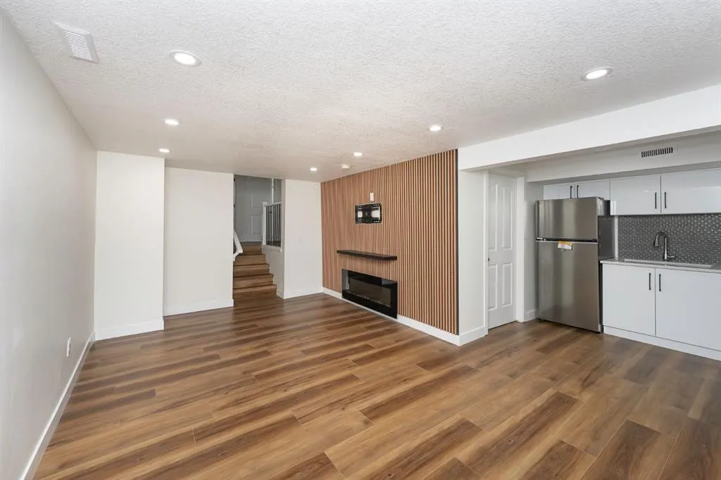 140 Whitworth Way