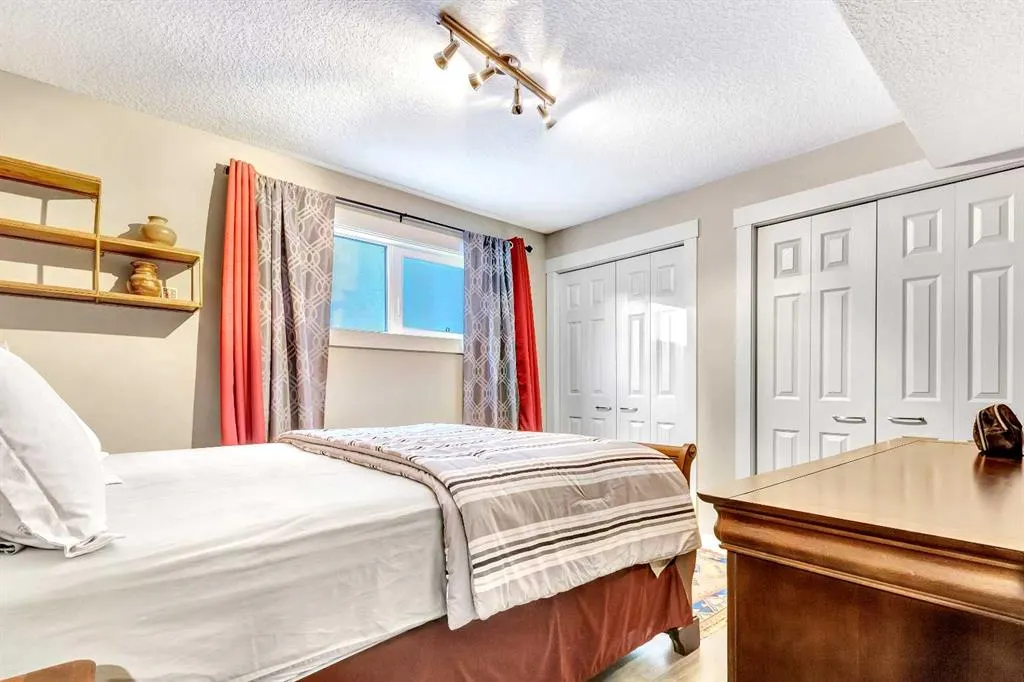 760 West Chestermere