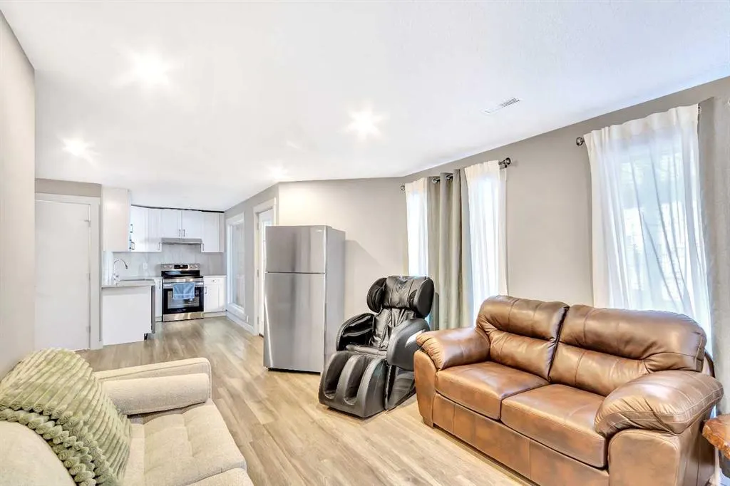 760 West Chestermere