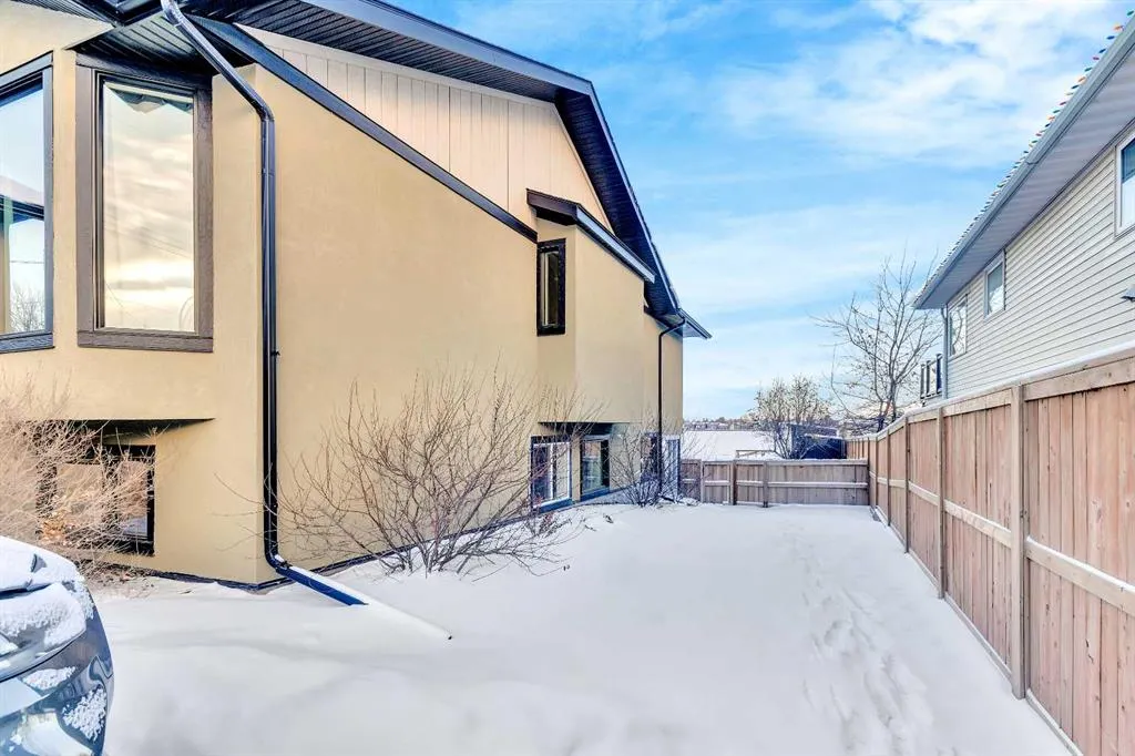 760 West Chestermere
