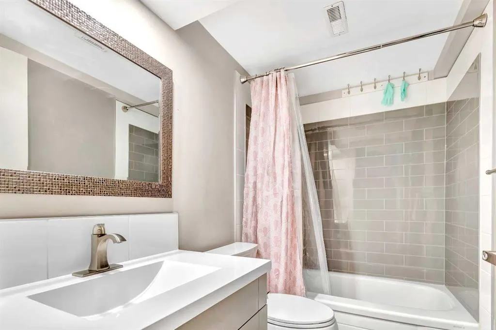 760 West Chestermere