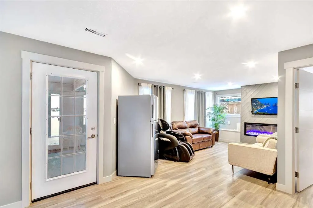 760 West Chestermere