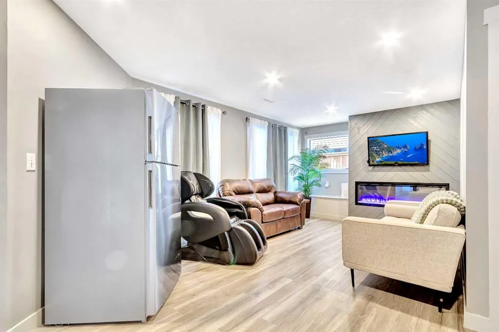 760 West Chestermere