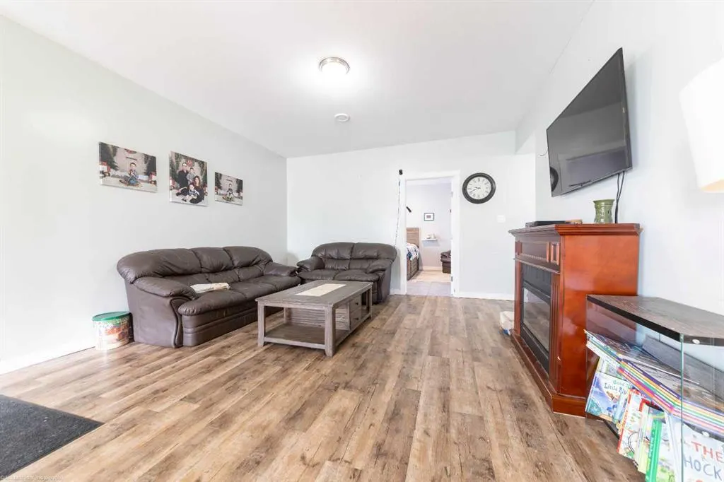 26 Hillmond Avenue