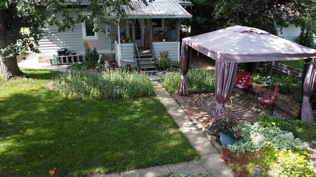 113 3 Avenue NW