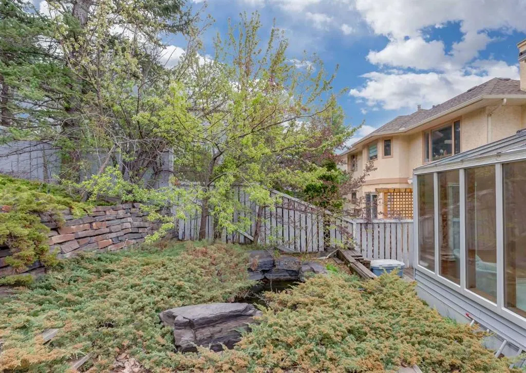 164 Hawksbrow Drive NW