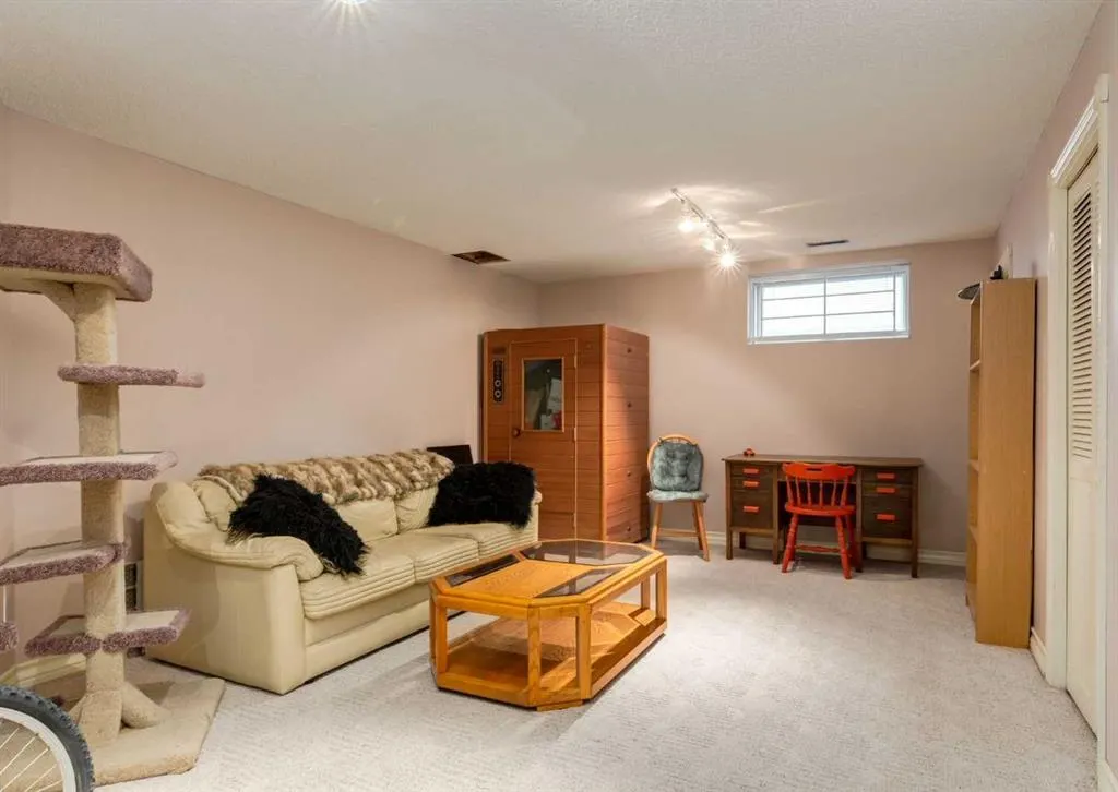 164 Hawksbrow Drive NW