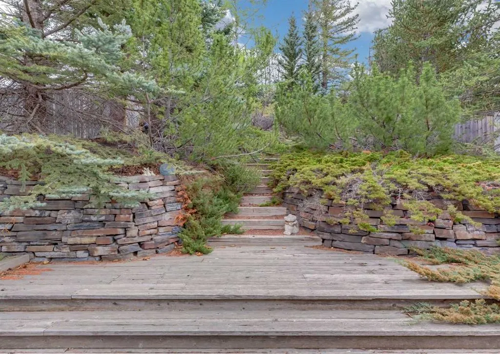 164 Hawksbrow Drive NW