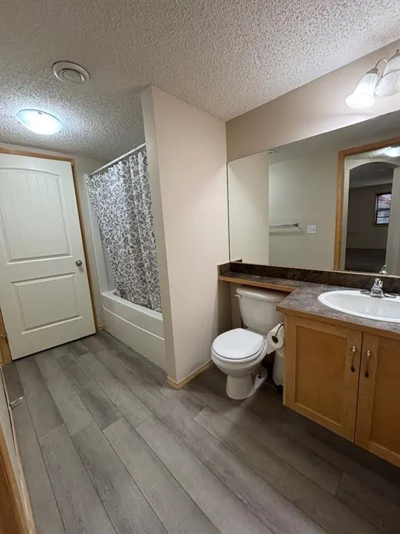 8 Everridge Square SW, #106
