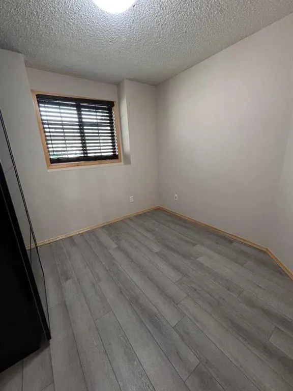 8 Everridge Square SW, #106