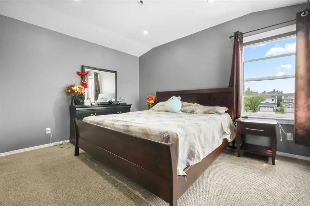 140 Coventry Green NE