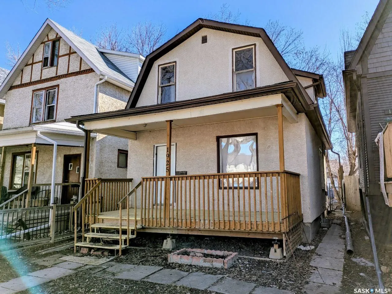 1925 Robinson STREET