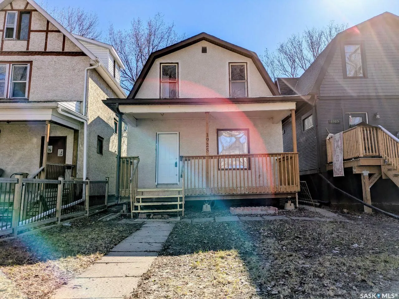 1925 Robinson STREET
