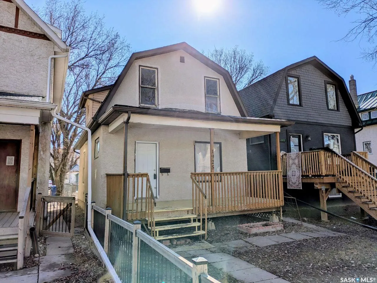 1925 Robinson STREET