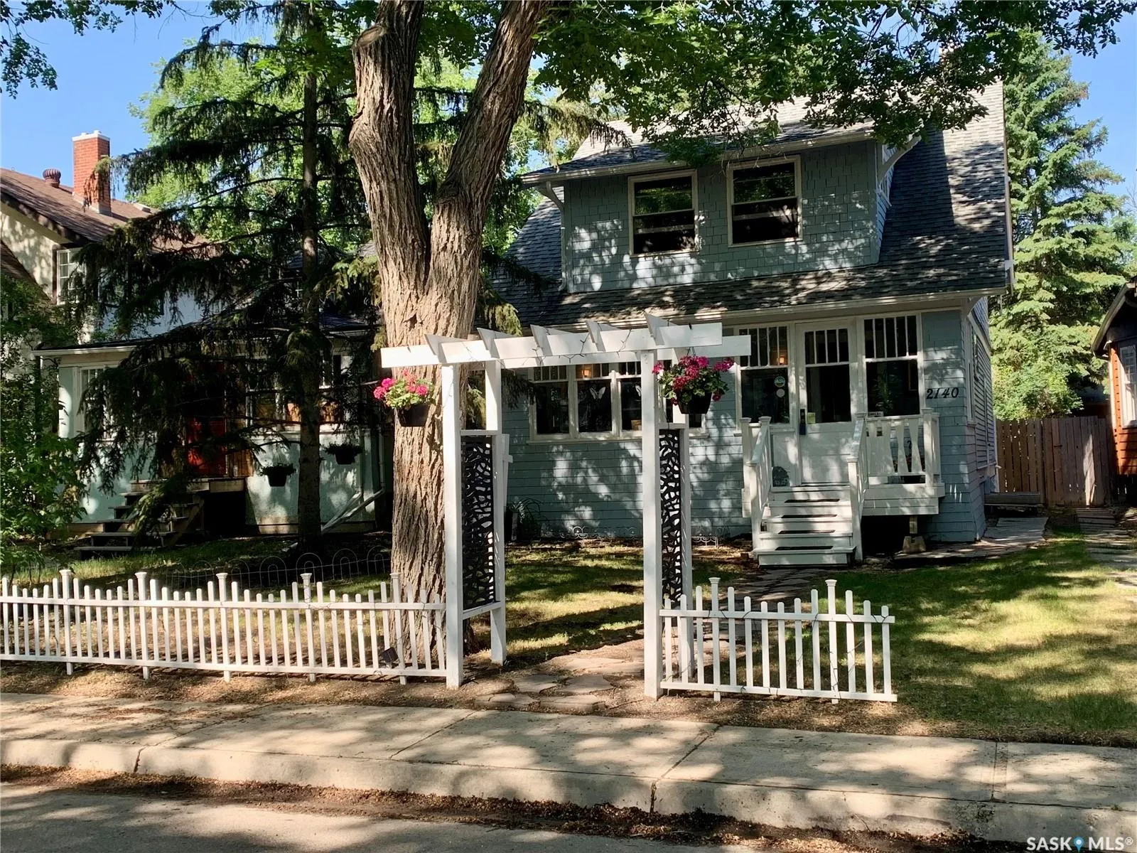 2140 Montague STREET
