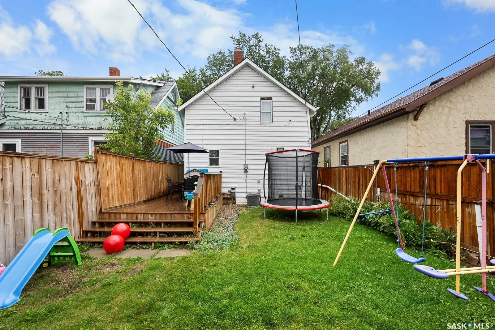 1131 Victoria AVENUE