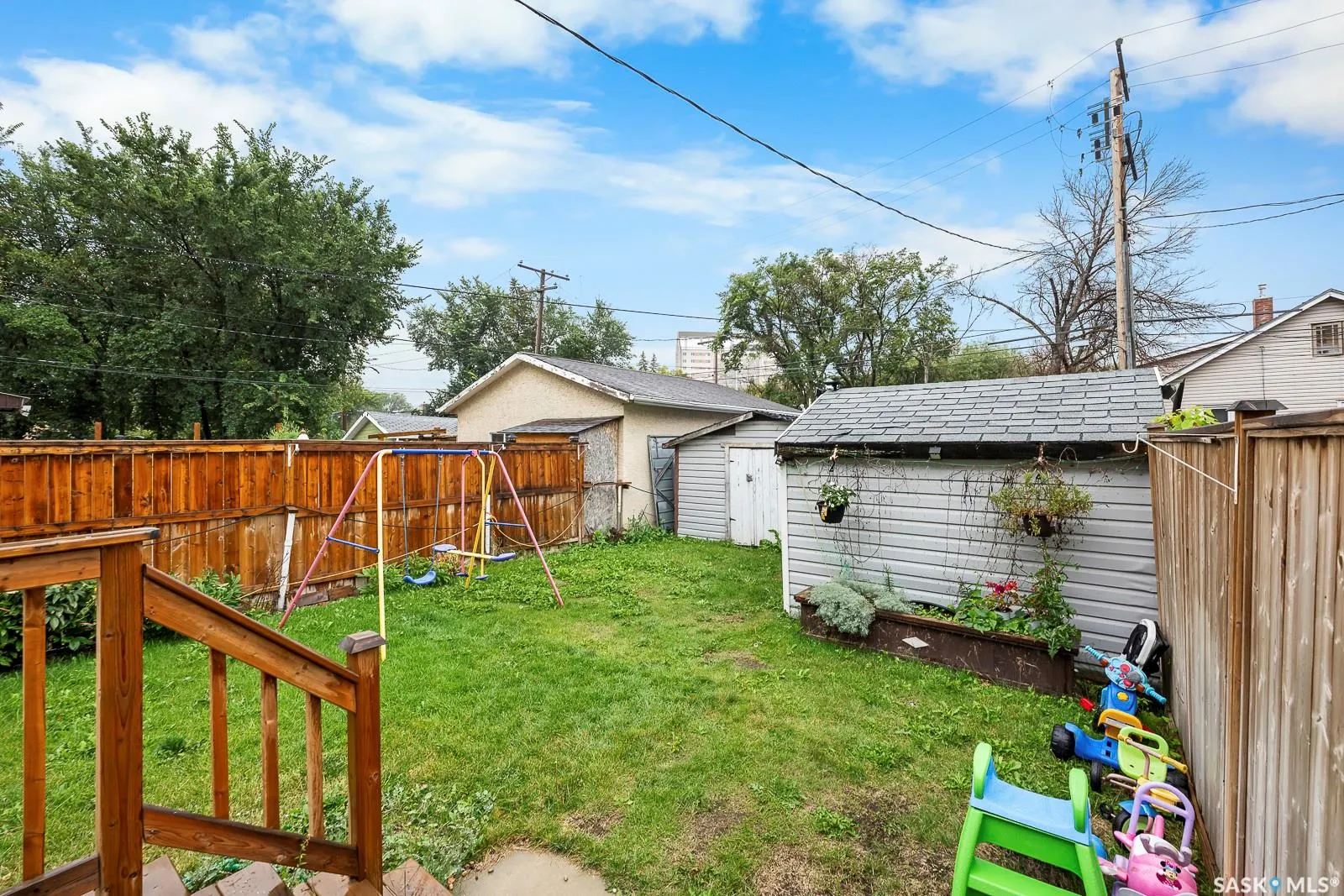 1131 Victoria AVENUE
