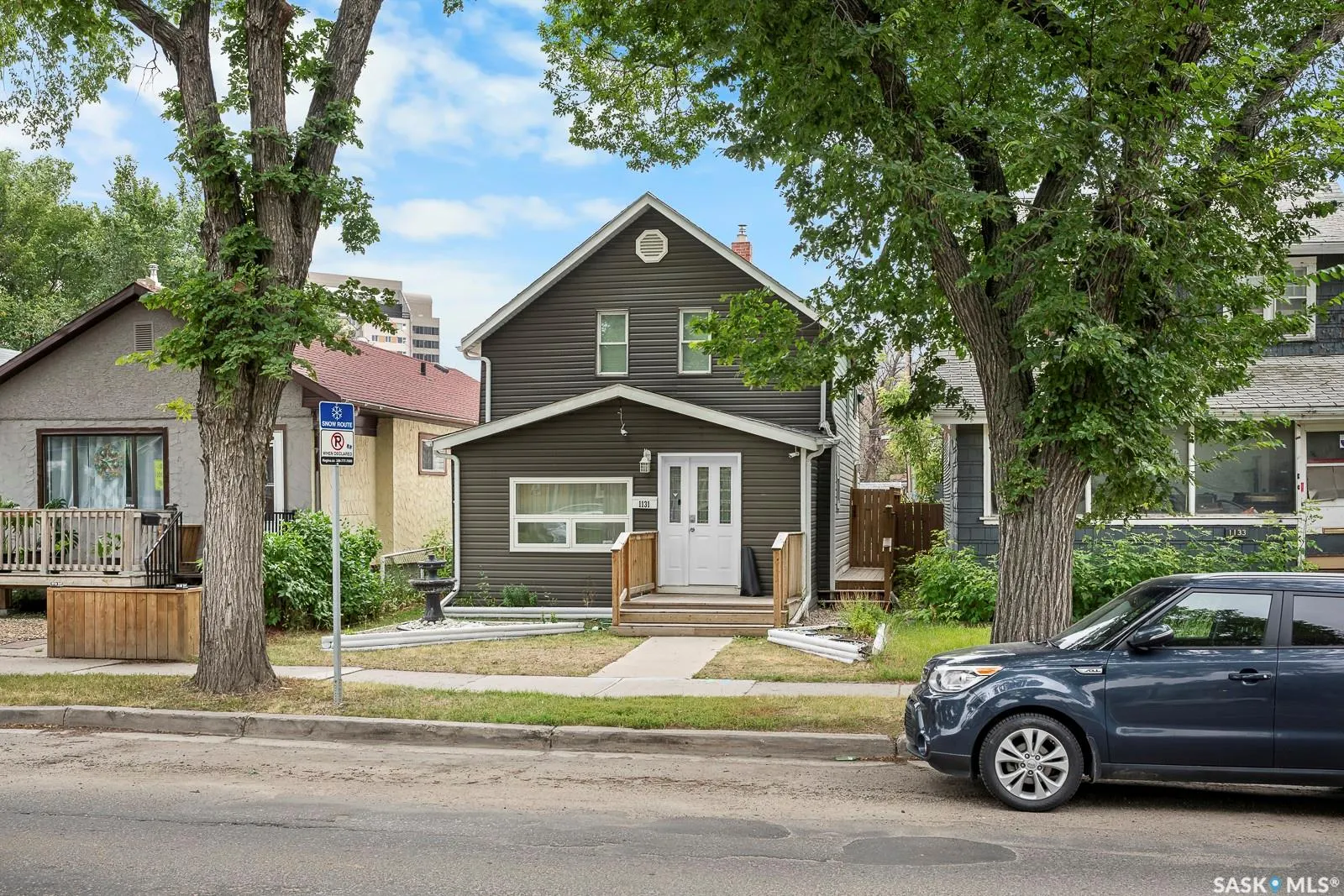 1131 Victoria AVENUE