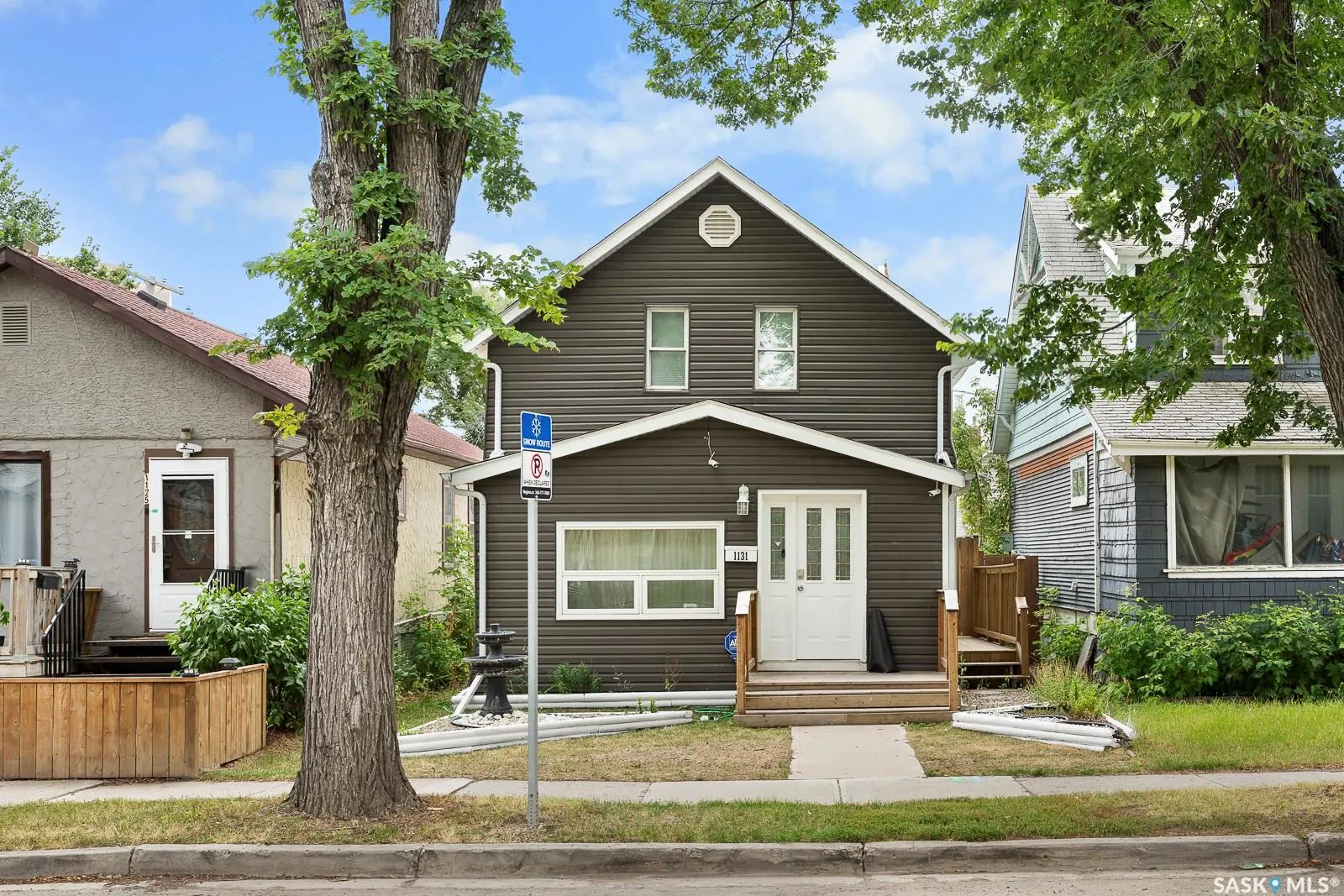 1131 Victoria AVENUE