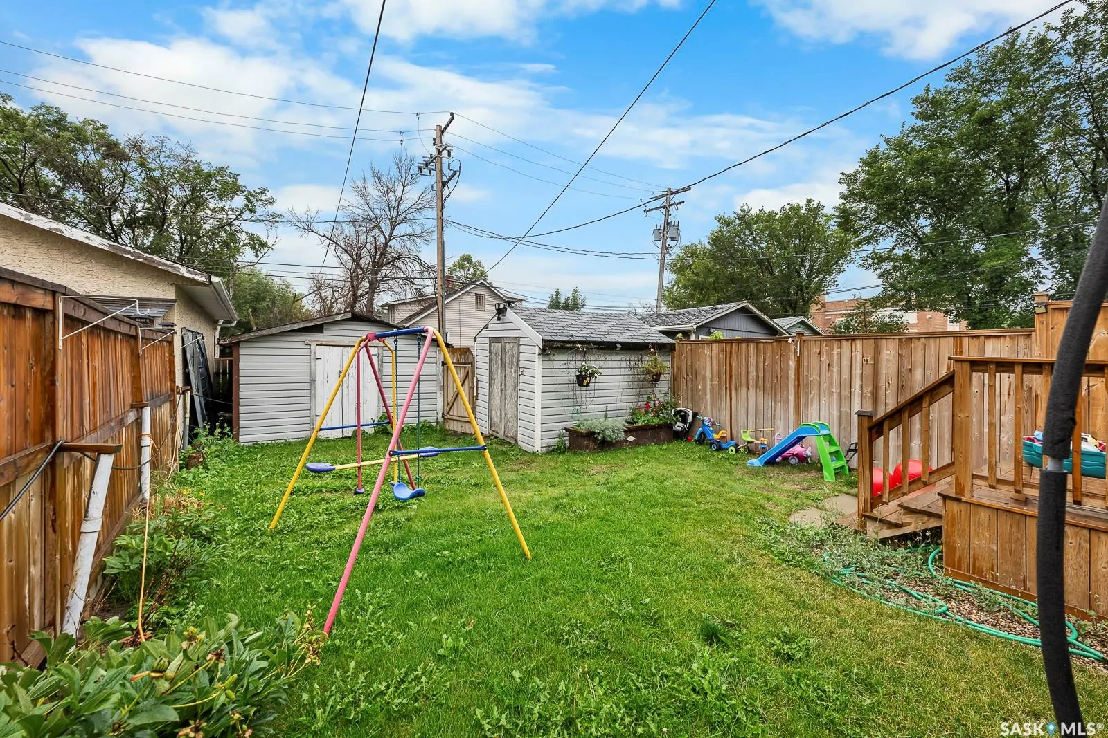 1131 Victoria AVENUE